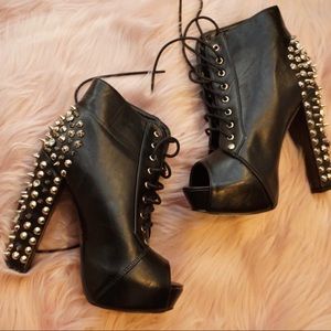 Kiss Kouture BLK Peep Toe Studded Heels 6.5